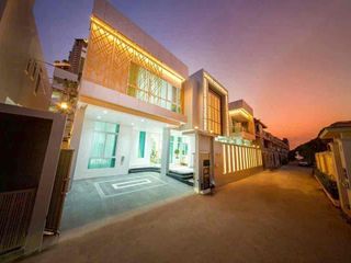 Villa en alquiler y en venta de 7 habitaciones en Bang Lamung, Chonburi