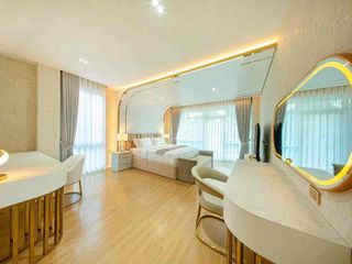 Villa en alquiler y en venta de 7 habitaciones en Bang Lamung, Chonburi