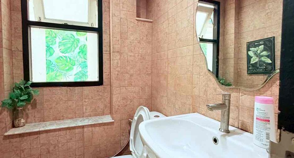 For rent 4 bedrooms villa in Bang Lamung, Chonburi