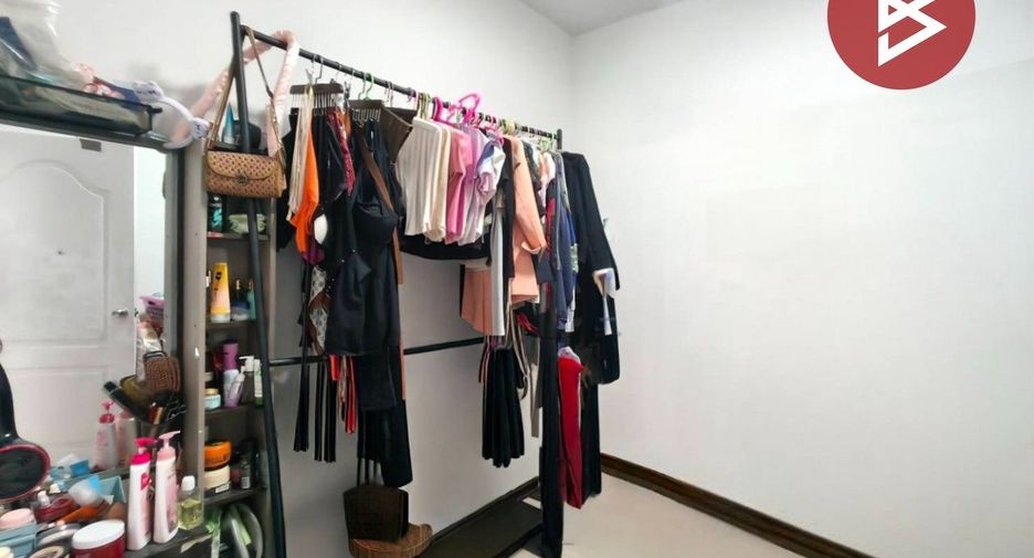 Reihenhaus zum Kauf mit 2 Zimmer in Phan Thong, Chonburi