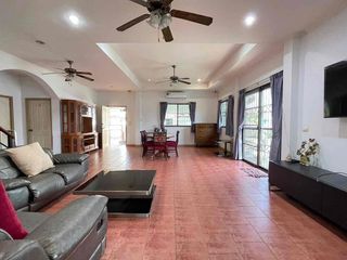 À louer 4 chambres villa à Bang Lamung, Chonburi