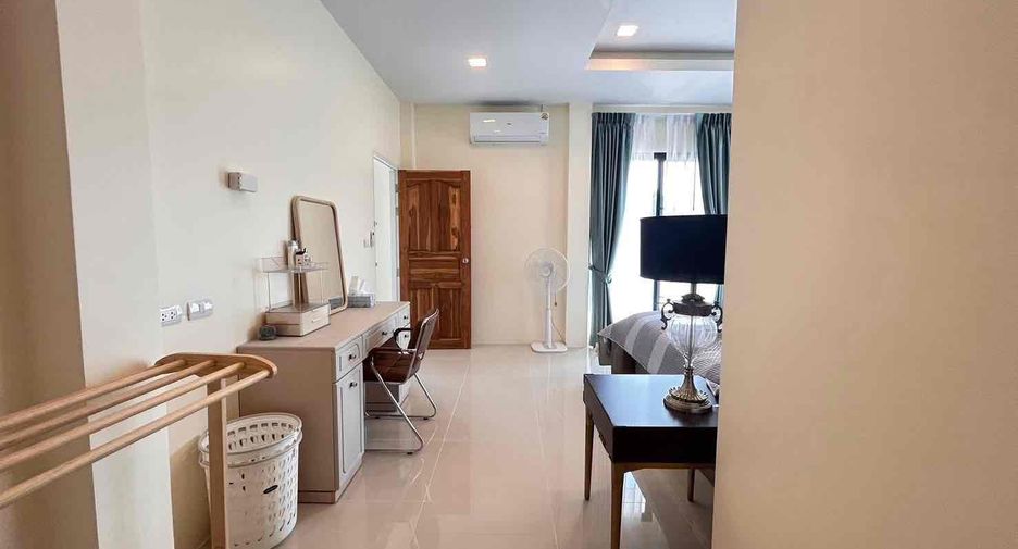 For rent 5 bedrooms villa in Bang Lamung, Chonburi