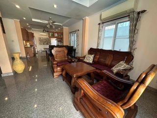 Villa zur Miete mit 5 Zimmer in Bang Lamung, Chonburi