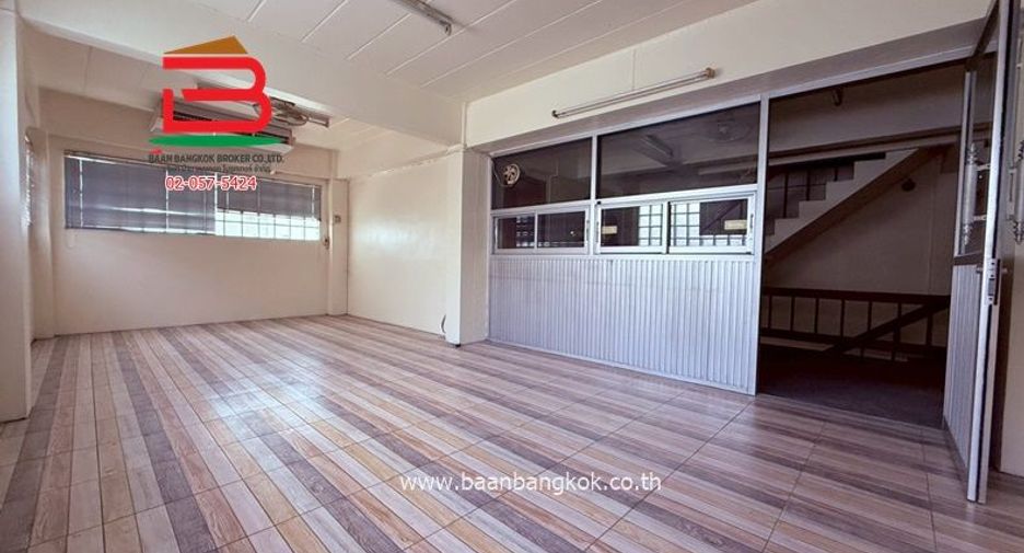 For rent and for sale 4 bedrooms retail Space in Sai Mai, Bangkok