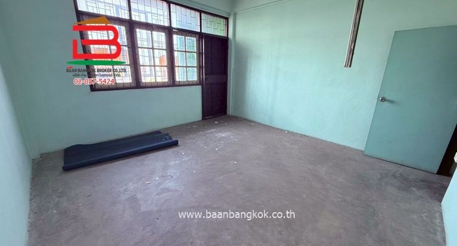 For rent and for sale 4 bedrooms retail Space in Sai Mai, Bangkok