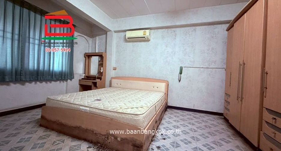 For rent and for sale 4 bedrooms retail Space in Sai Mai, Bangkok