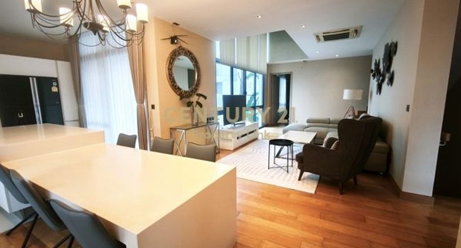 For rent 4 ベッドルーム house in Huai Khwang, Bangkok