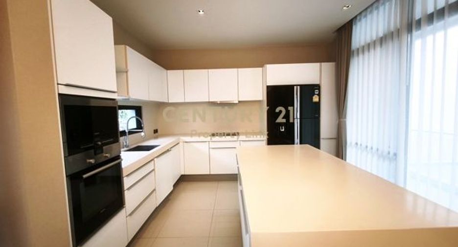 For rent 4 ベッドルーム house in Huai Khwang, Bangkok