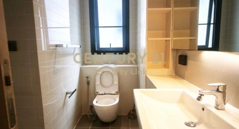 For rent 4 ベッドルーム house in Huai Khwang, Bangkok