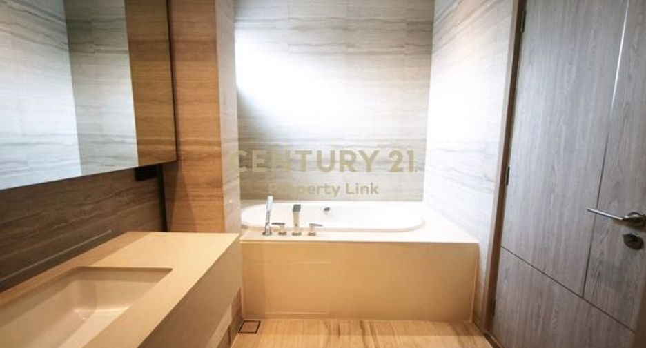 For rent 4 ベッドルーム house in Huai Khwang, Bangkok