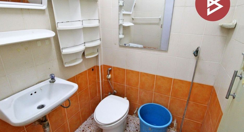 For sale 2 bedrooms townhouse in Krathum Baen, Samut Sakhon