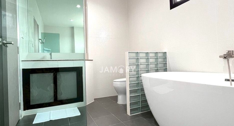 For rent and for sale 4 bedrooms house in East Pattaya, Pattaya