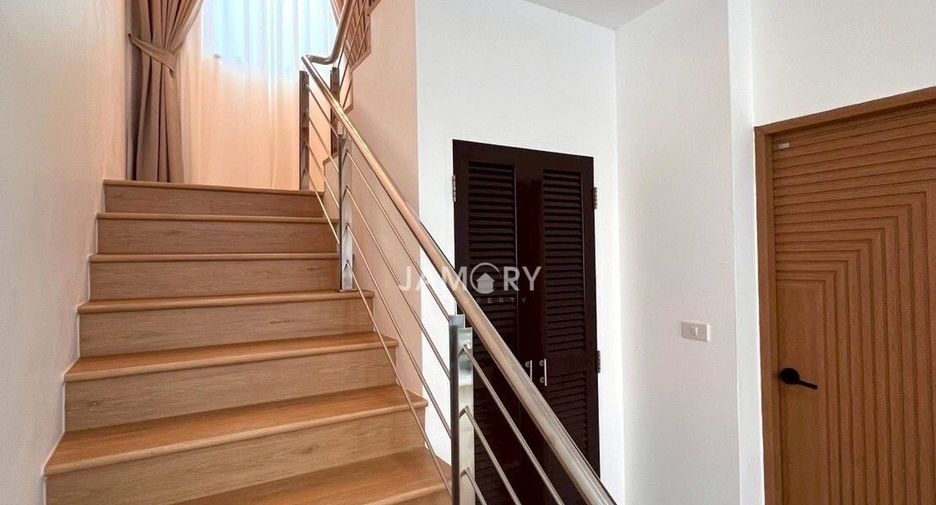For rent and for sale 4 bedrooms house in East Pattaya, Pattaya