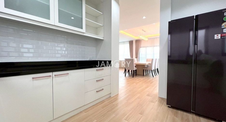For rent and for sale 4 bedrooms house in East Pattaya, Pattaya