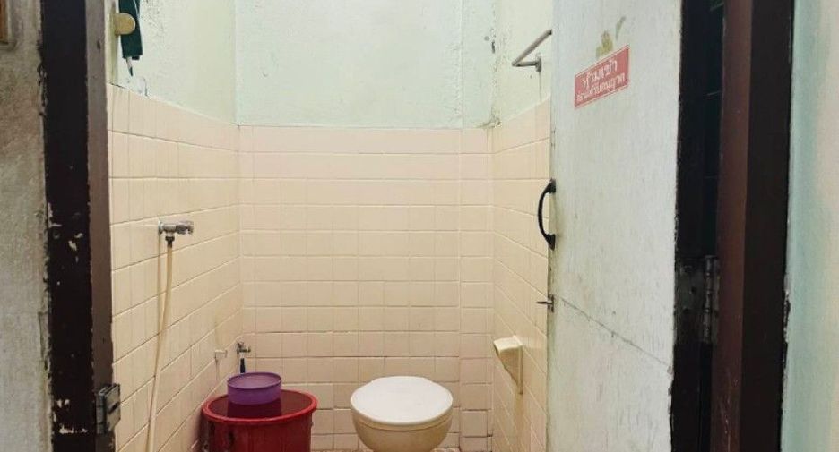 For sale 6 bedrooms townhouse in Bangkok Noi, Bangkok