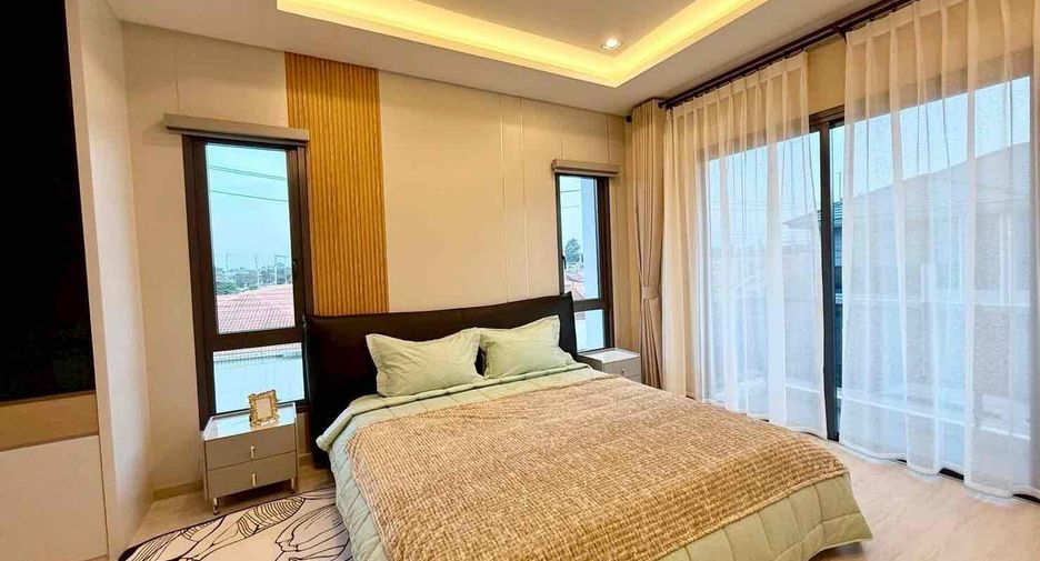 Casa en alquiler de 4 habitaciones en Bang Lamung, Chonburi