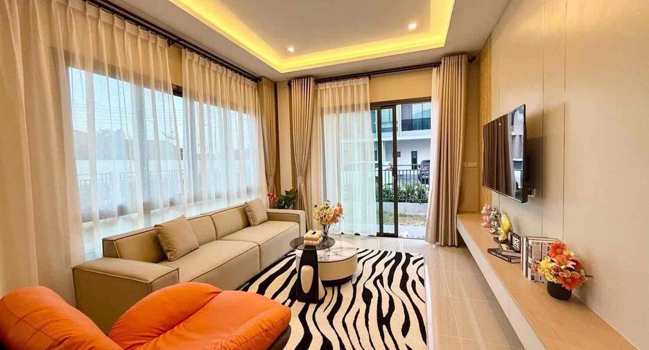 Casa en alquiler de 4 habitaciones en Bang Lamung, Chonburi