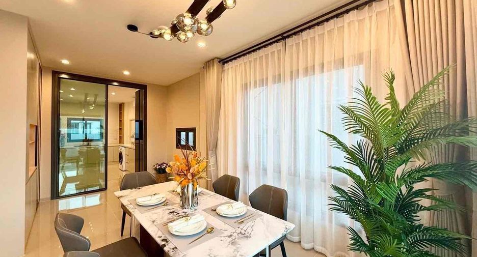 Casa en alquiler de 4 habitaciones en Bang Lamung, Chonburi