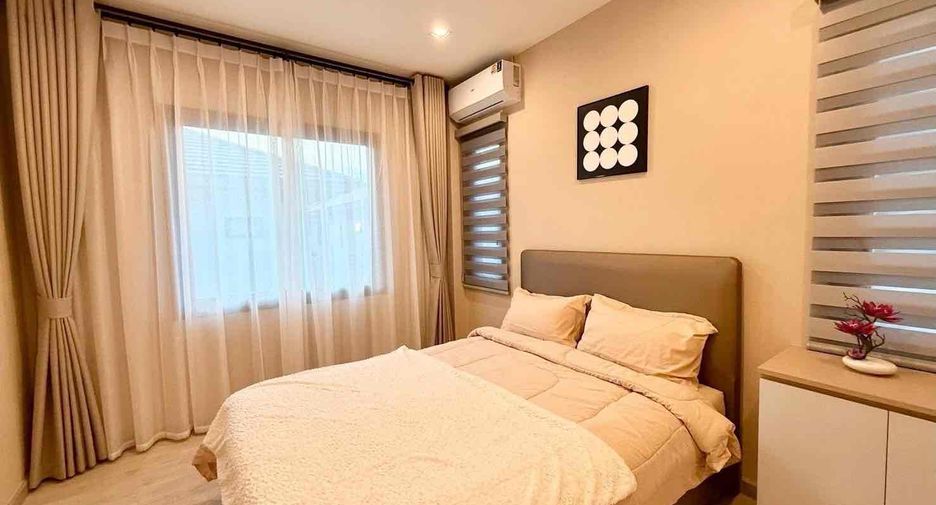 Casa en alquiler de 4 habitaciones en Bang Lamung, Chonburi