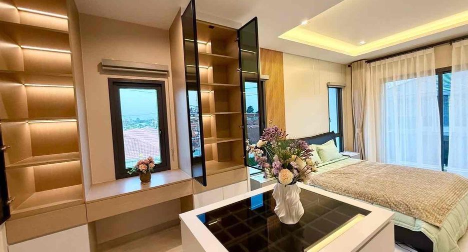Casa en alquiler de 4 habitaciones en Bang Lamung, Chonburi