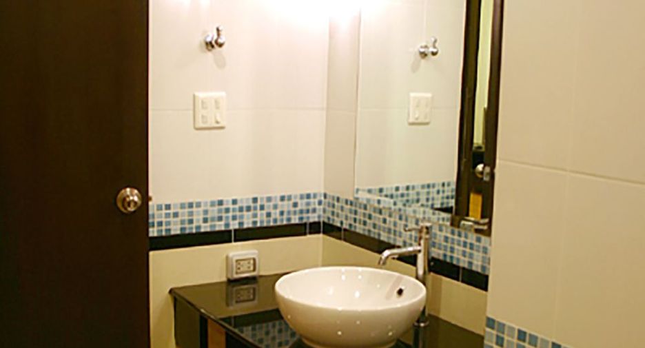 Condo en alquiler de 2 habitaciones en Khlong Toei, Bangkok