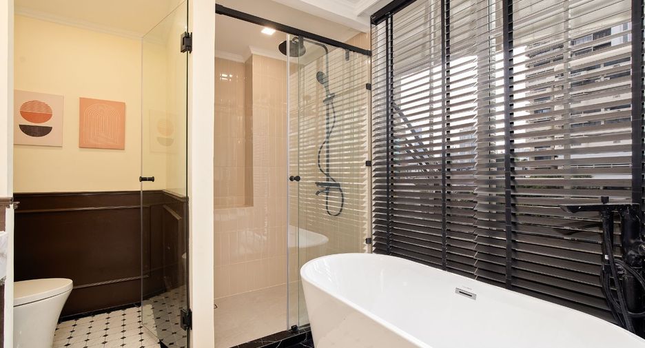 For sale 4 bedrooms condo in Watthana, Bangkok