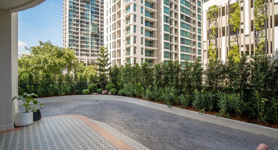 For sale 4 bedrooms condo in Watthana, Bangkok