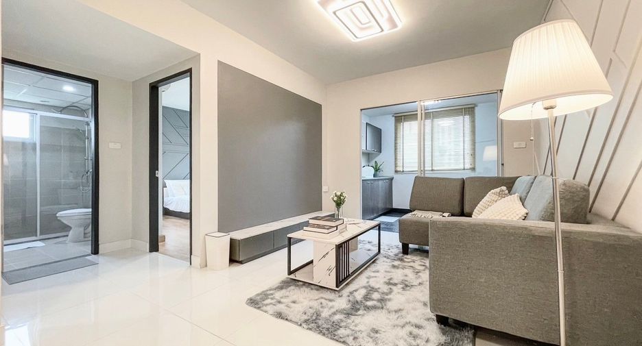 For sale 2 bedrooms condo in Huai Khwang, Bangkok
