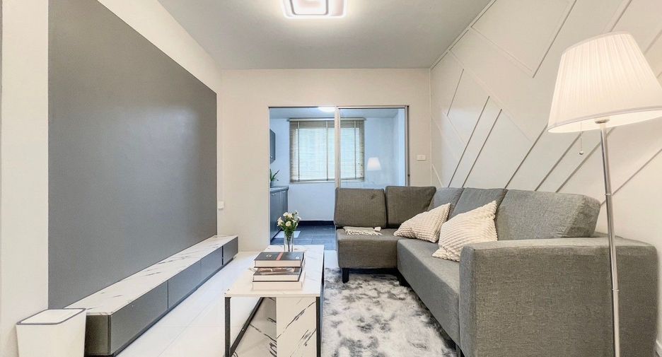 For sale 2 bedrooms condo in Huai Khwang, Bangkok