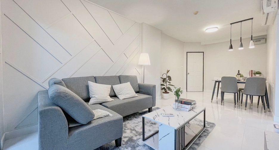 For sale 2 bedrooms condo in Huai Khwang, Bangkok