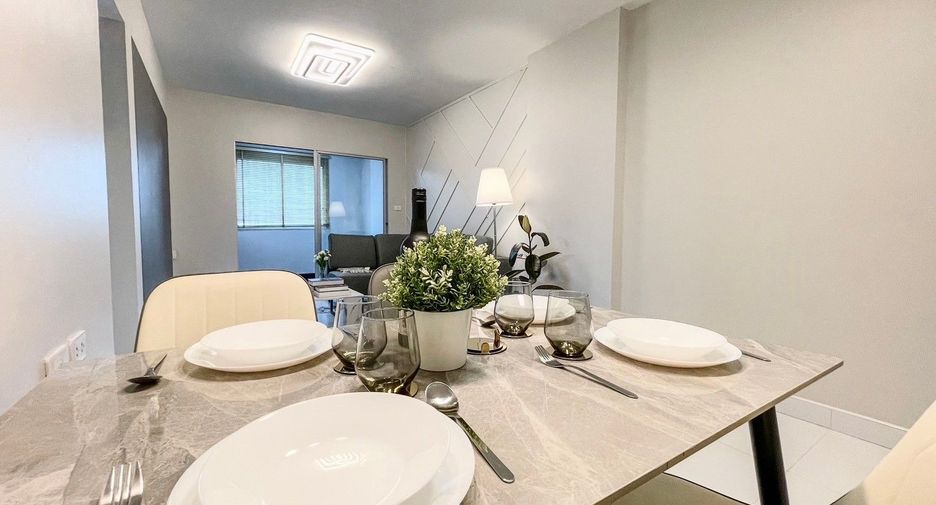 For sale 2 bedrooms condo in Huai Khwang, Bangkok