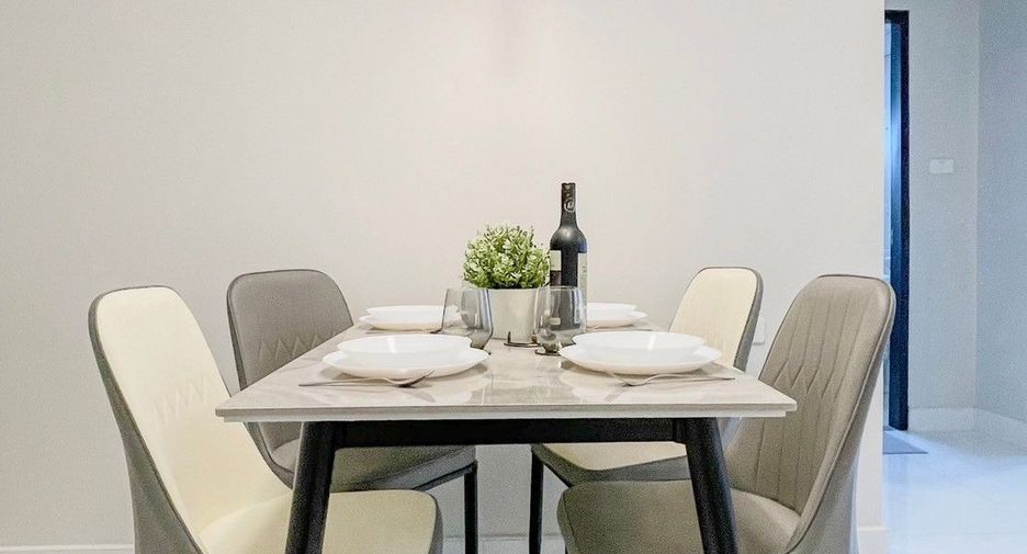 For sale 2 bedrooms condo in Huai Khwang, Bangkok