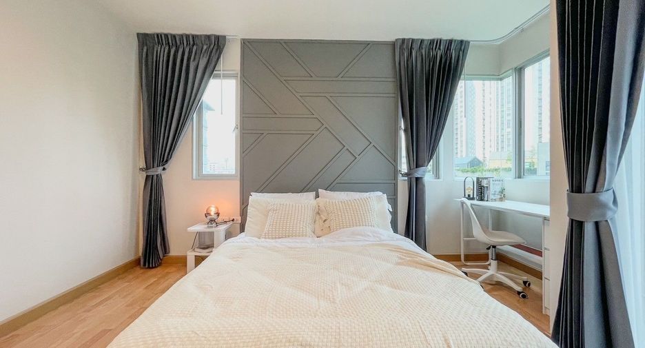 For sale 2 bedrooms condo in Huai Khwang, Bangkok