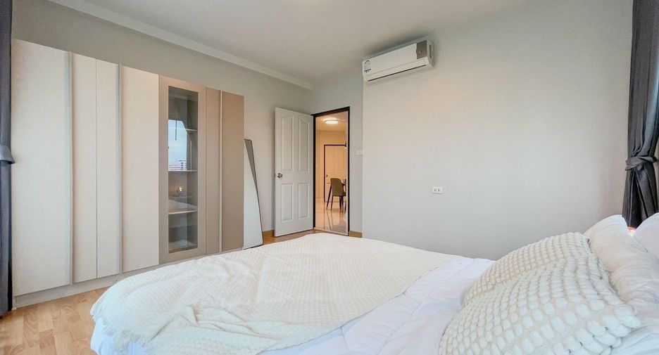 For sale 2 bedrooms condo in Huai Khwang, Bangkok