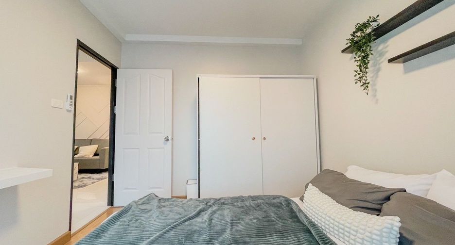 For sale 2 bedrooms condo in Huai Khwang, Bangkok