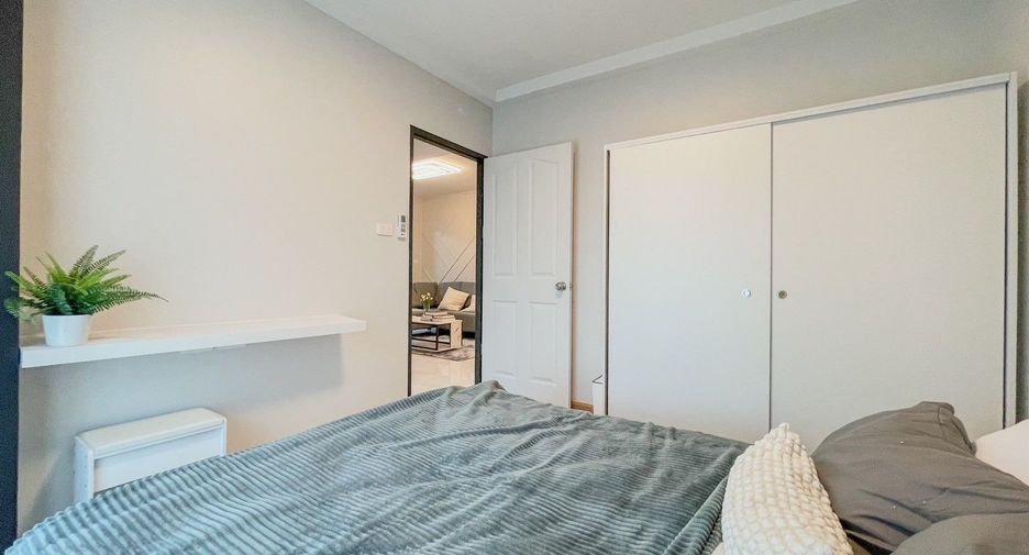 For sale 2 bedrooms condo in Huai Khwang, Bangkok