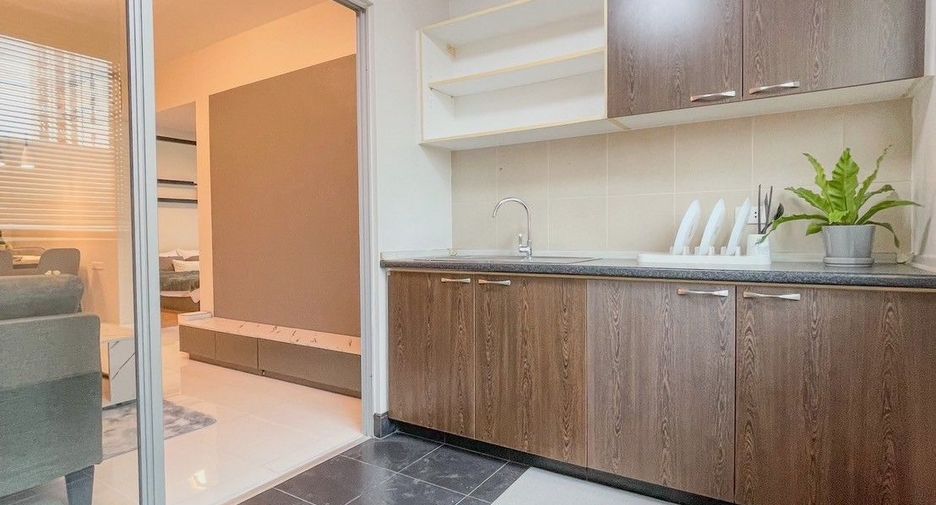 For sale 2 bedrooms condo in Huai Khwang, Bangkok