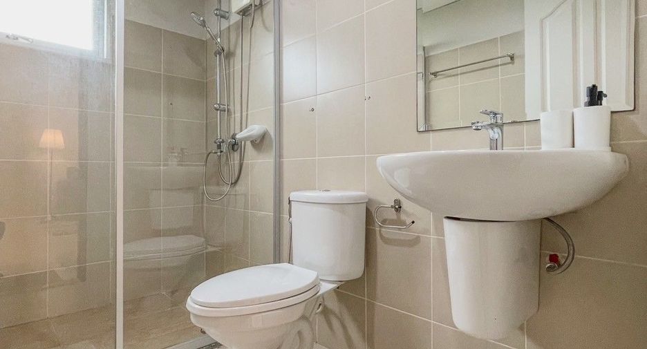 For sale 2 bedrooms condo in Huai Khwang, Bangkok