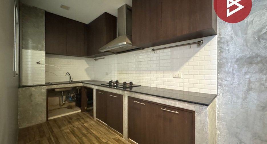 For sale 4 bedrooms townhouse in Min Buri, Bangkok