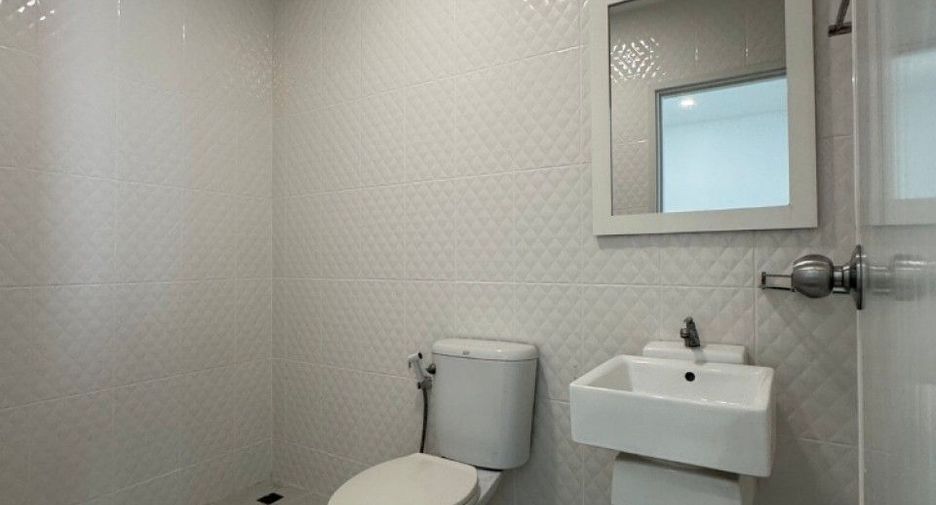For sale 4 bedrooms townhouse in Min Buri, Bangkok