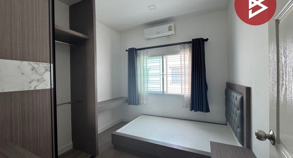 For sale 4 bedrooms townhouse in Min Buri, Bangkok