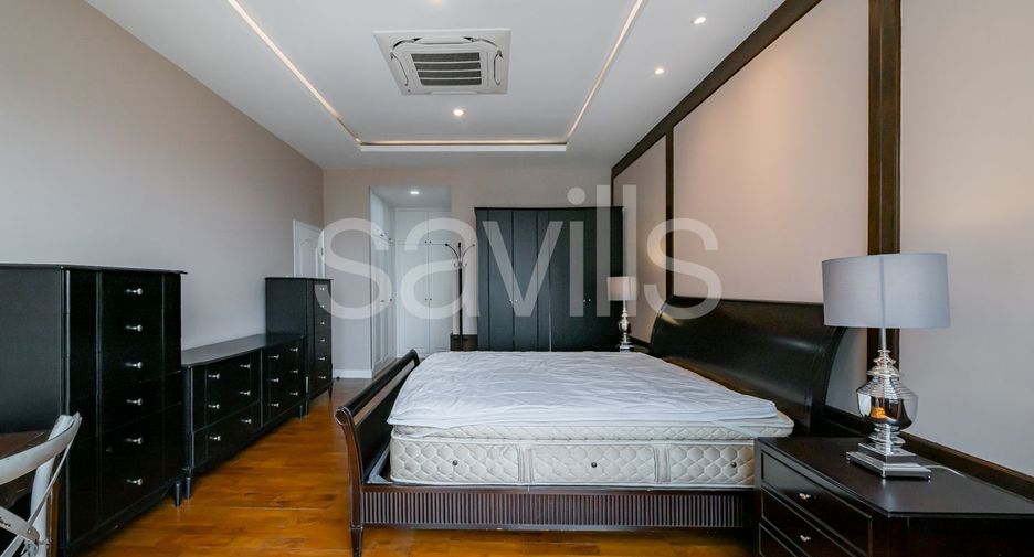 For rent 3 bedrooms condo in Sathon, Bangkok