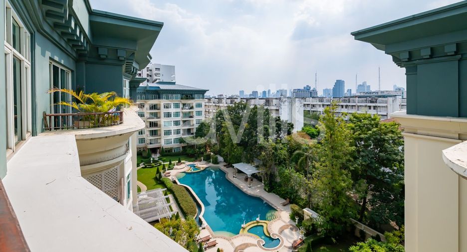 For rent 3 bedrooms condo in Sathon, Bangkok
