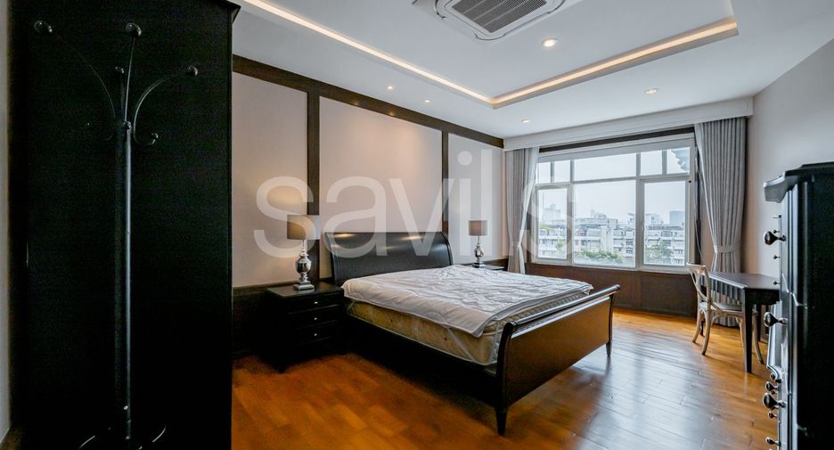 For rent 3 bedrooms condo in Sathon, Bangkok