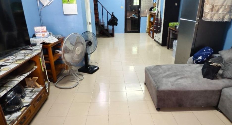 Продажа 5 спальни таунхаус в Mueang Samut Prakan, Самутпракан