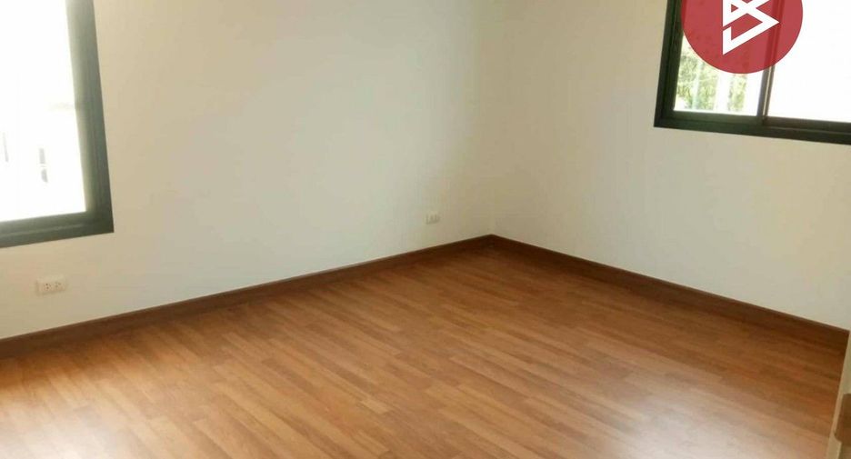 For sale 3 bedrooms house in Si Racha, Chonburi