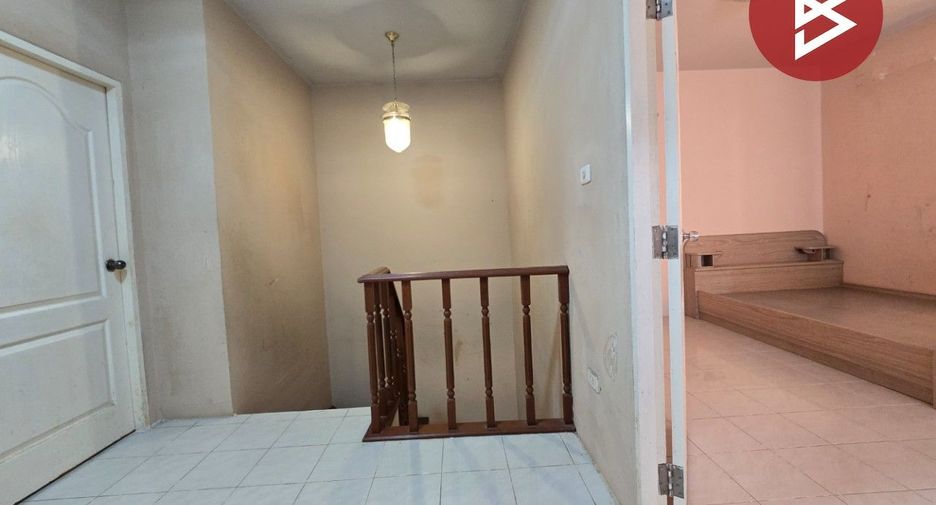 Casa adosada en venta de 4 habitaciones en Mueang Samut Sakhon, Samut Sakhon