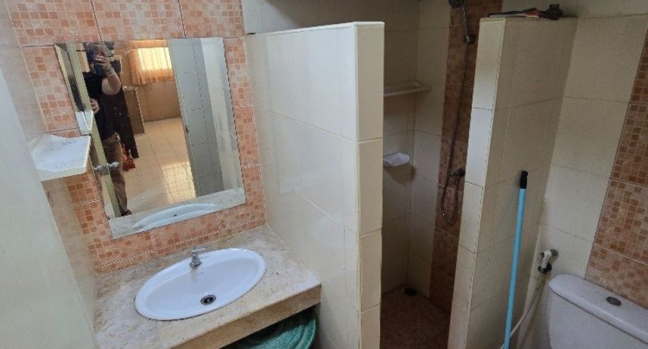 Casa adosada en venta de 4 habitaciones en Mueang Samut Sakhon, Samut Sakhon
