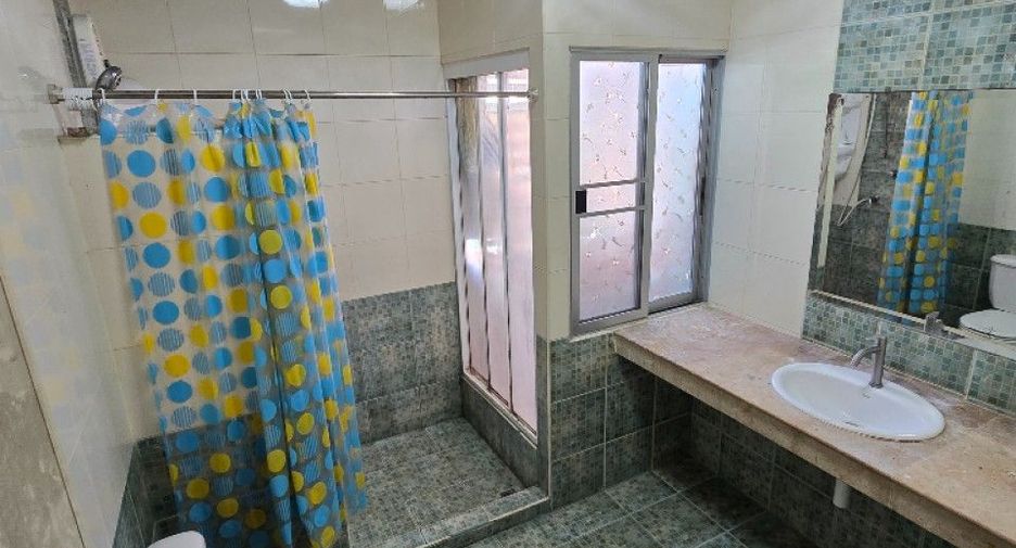 Casa adosada en venta de 4 habitaciones en Mueang Samut Sakhon, Samut Sakhon