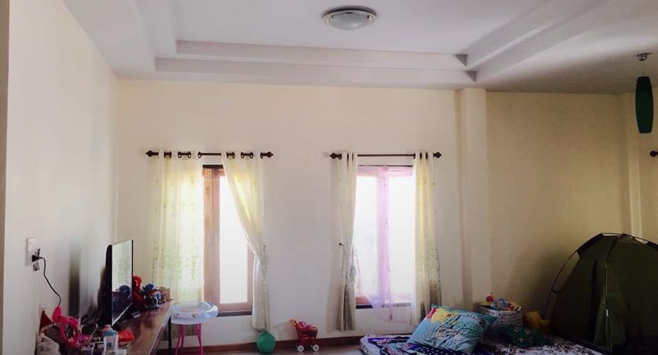 For sale 3 bedrooms house in Mueang Lamphun, Lamphun